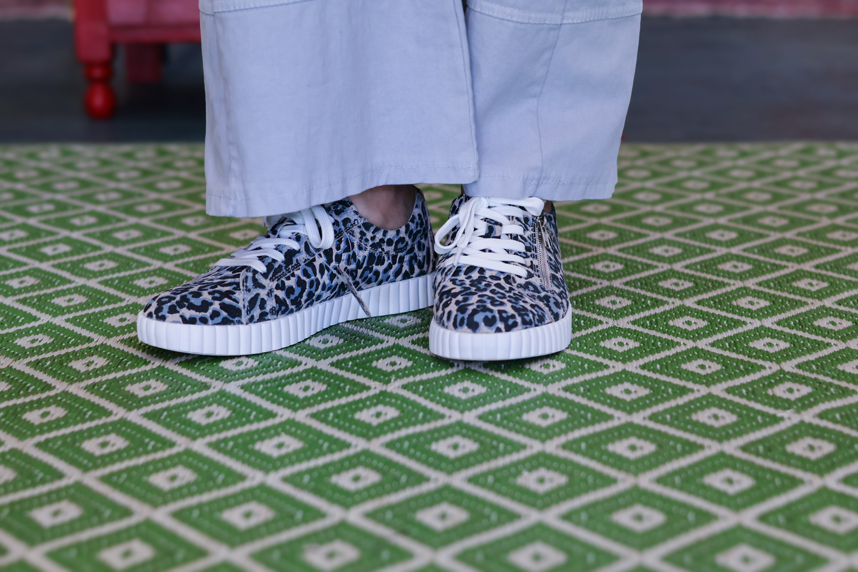 Julz Callie | Grey Leopard