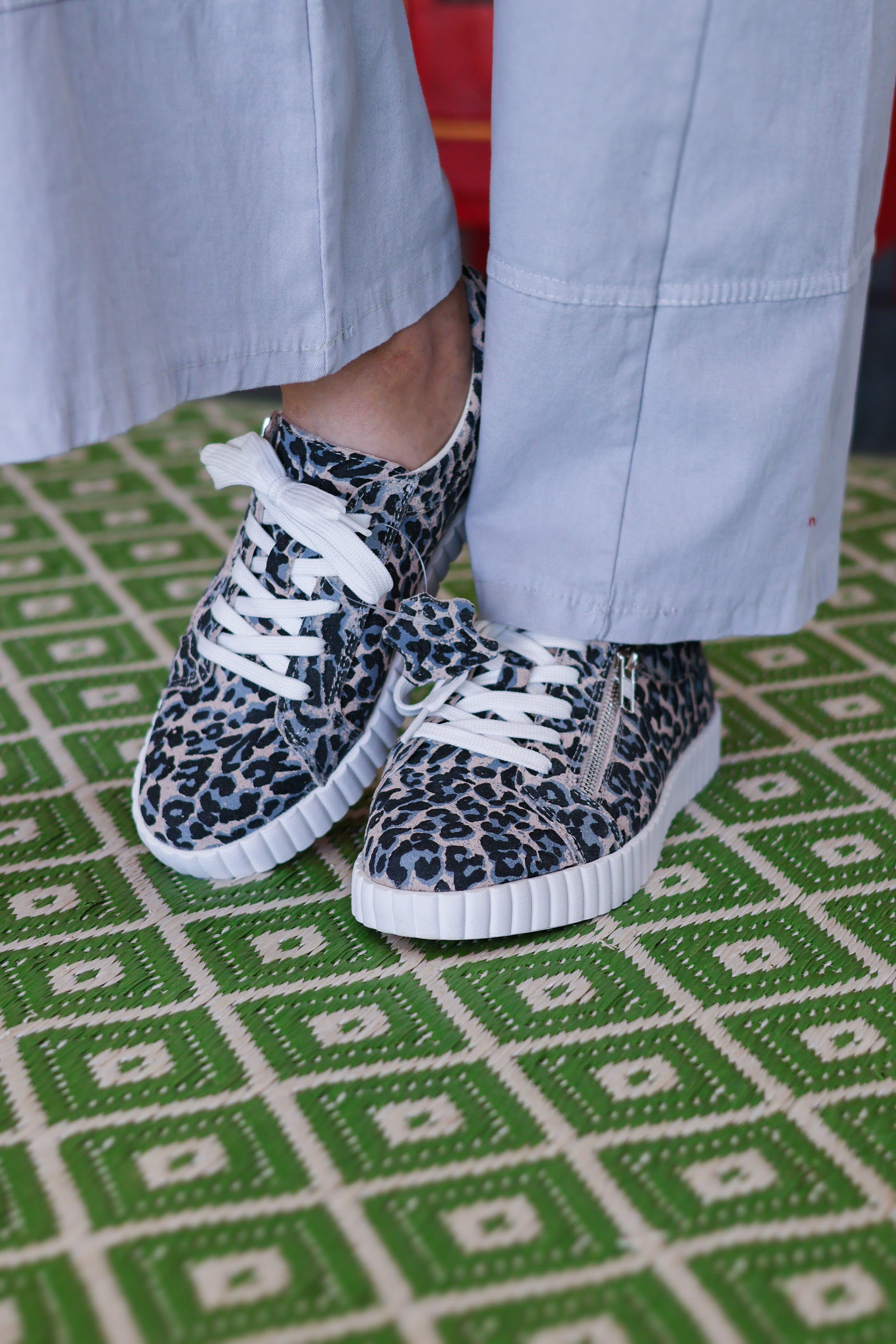 Julz Callie | Grey Leopard
