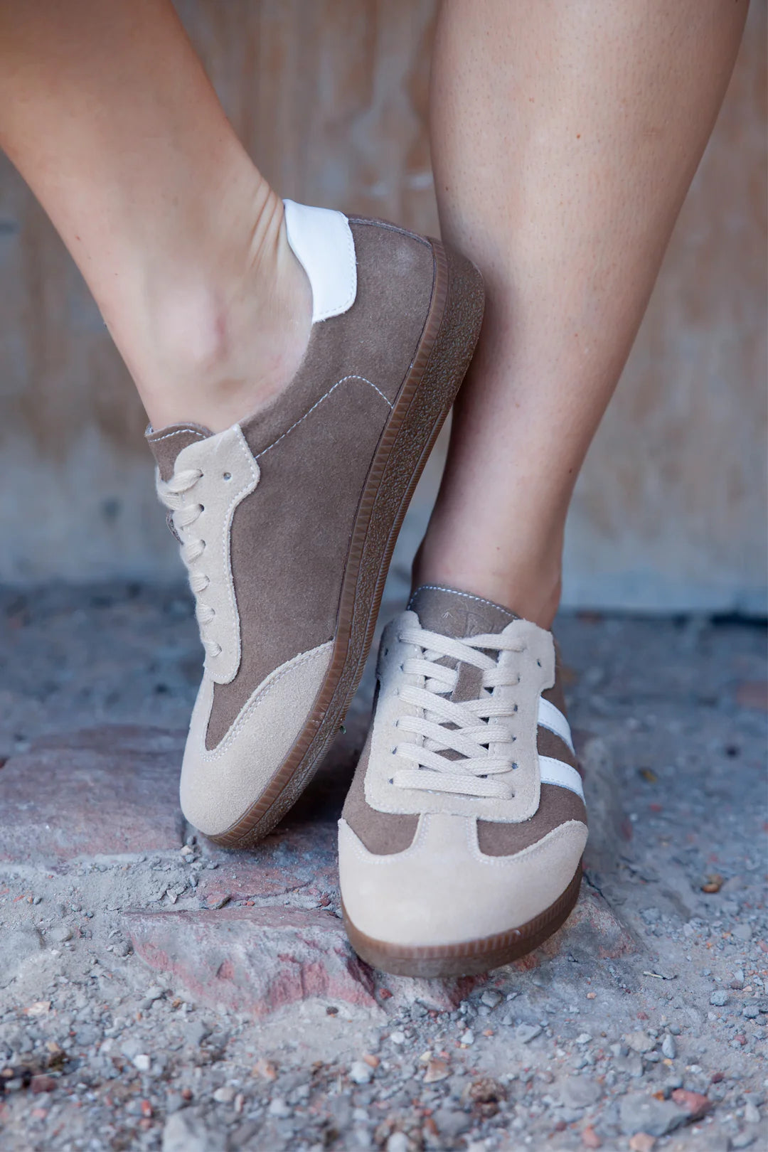 Julz Shiloh | Sandstone